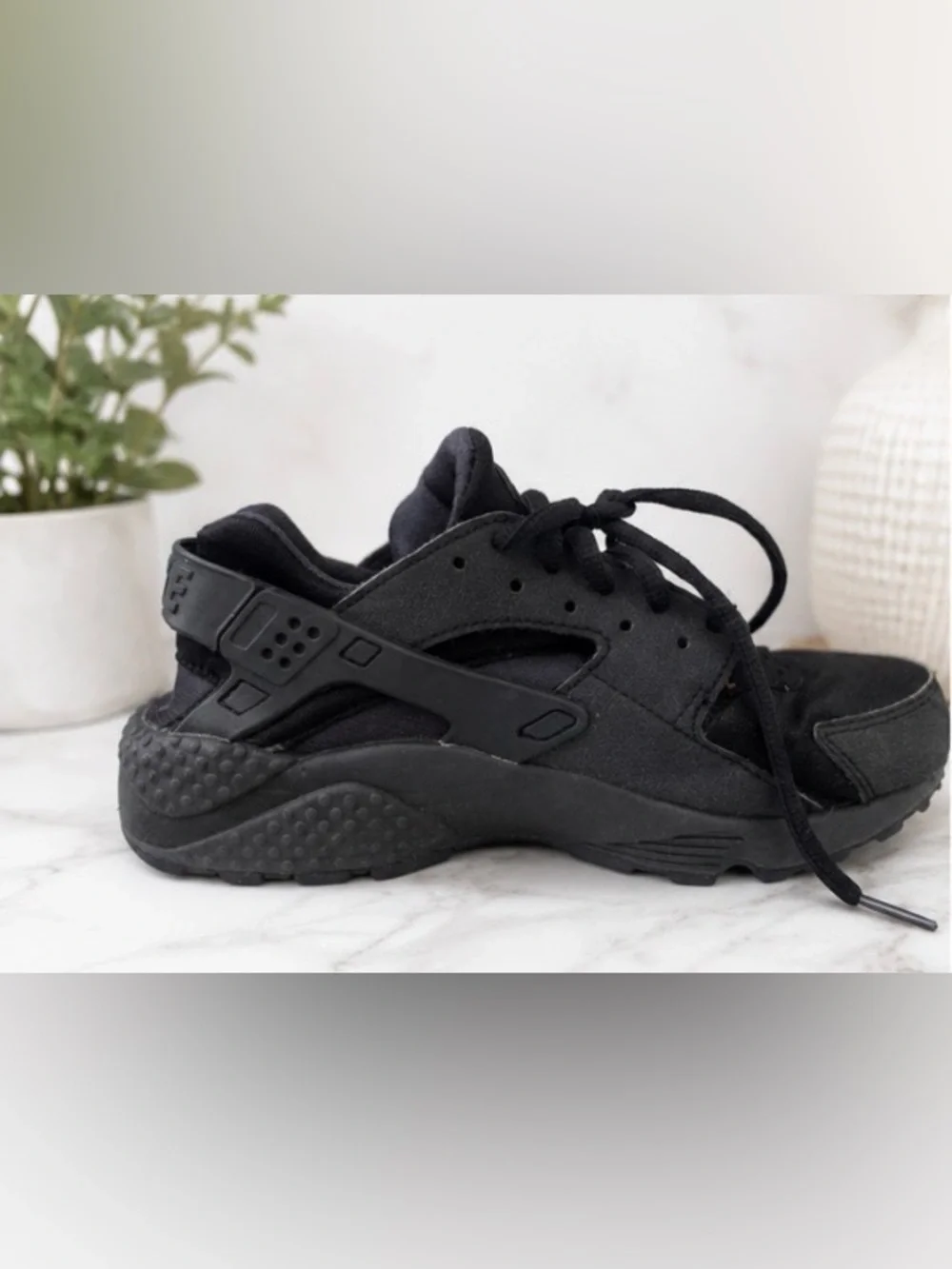 Nike Air Huarache shoes 5Y